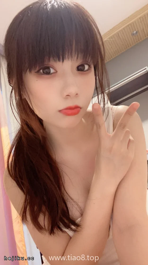 usejan蓝蓝“夏日女友”文章配图2