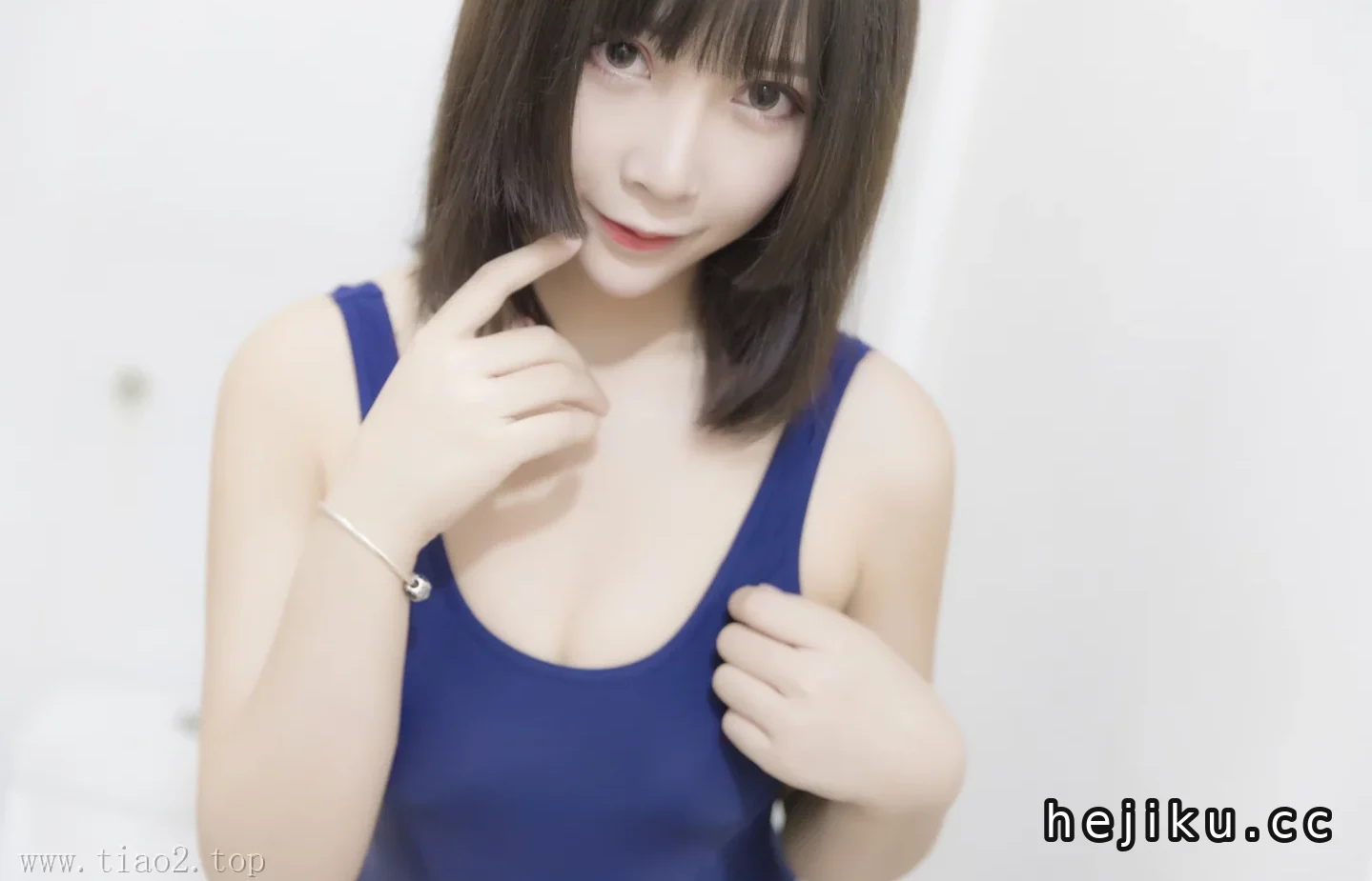 美图欣赏丨Coser抱走莫子aa:NO.011-死库水[48P-454.3M]