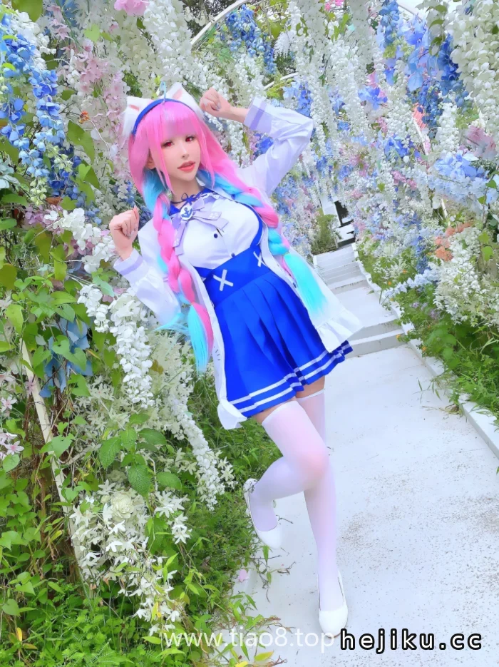 花リリPlant Lily版阿库娅cosplay:把最吵的虚拟主播拍安静了