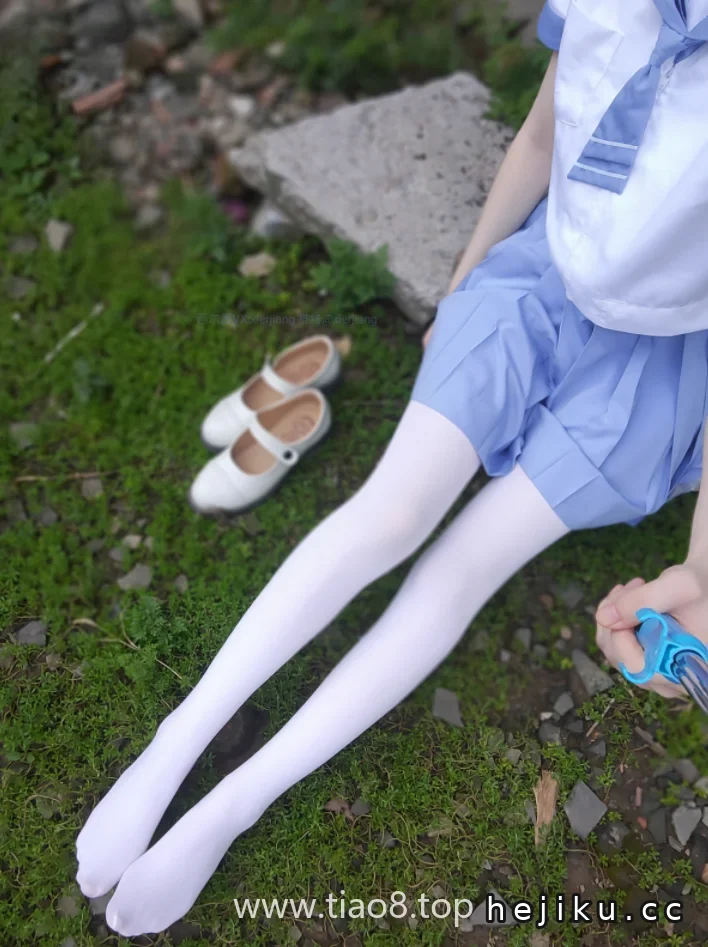 西尔酱NO.045青草水手服cosplay美图,这个绿色有点东西