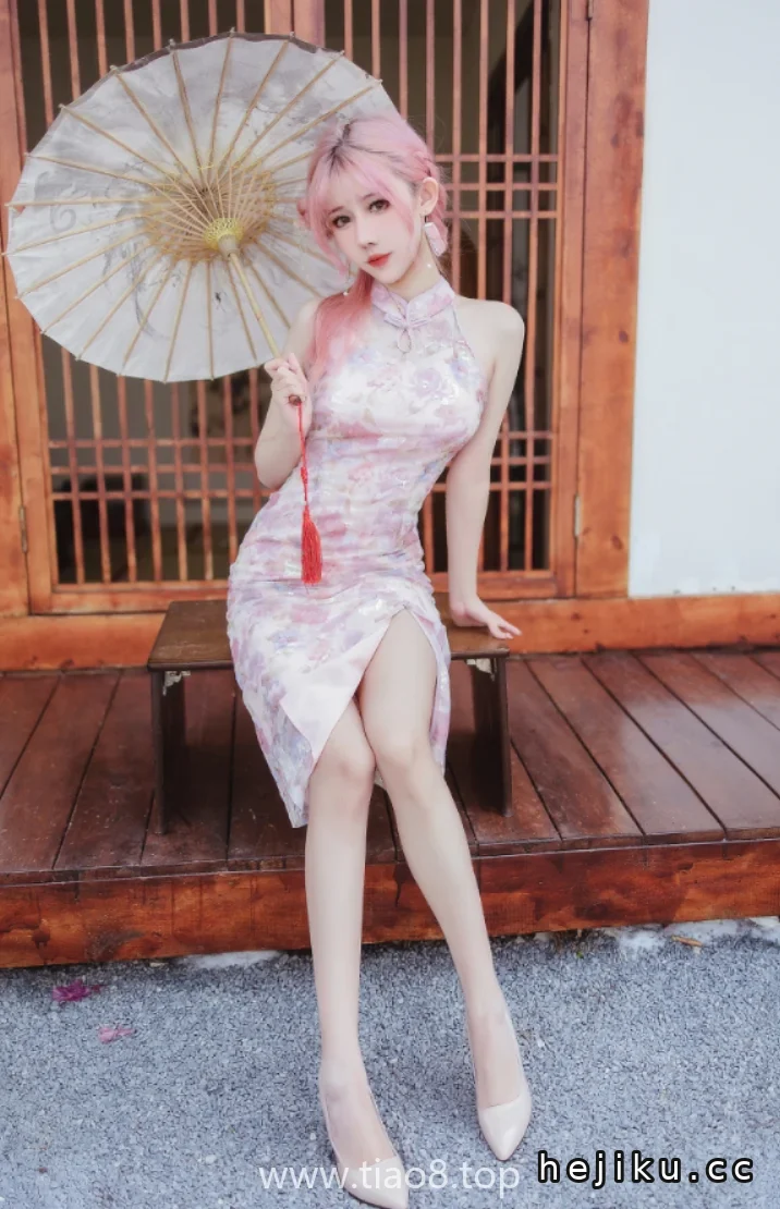 仙女月这套NO.015粉色旗袍看着很粉,勒出来的红印子谁看得见?