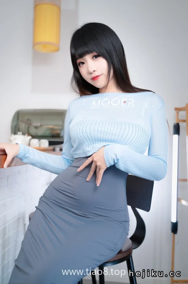 miko酱ww第四期温泉吉他妹妹cos,水汽把镜头糊了但挺真实