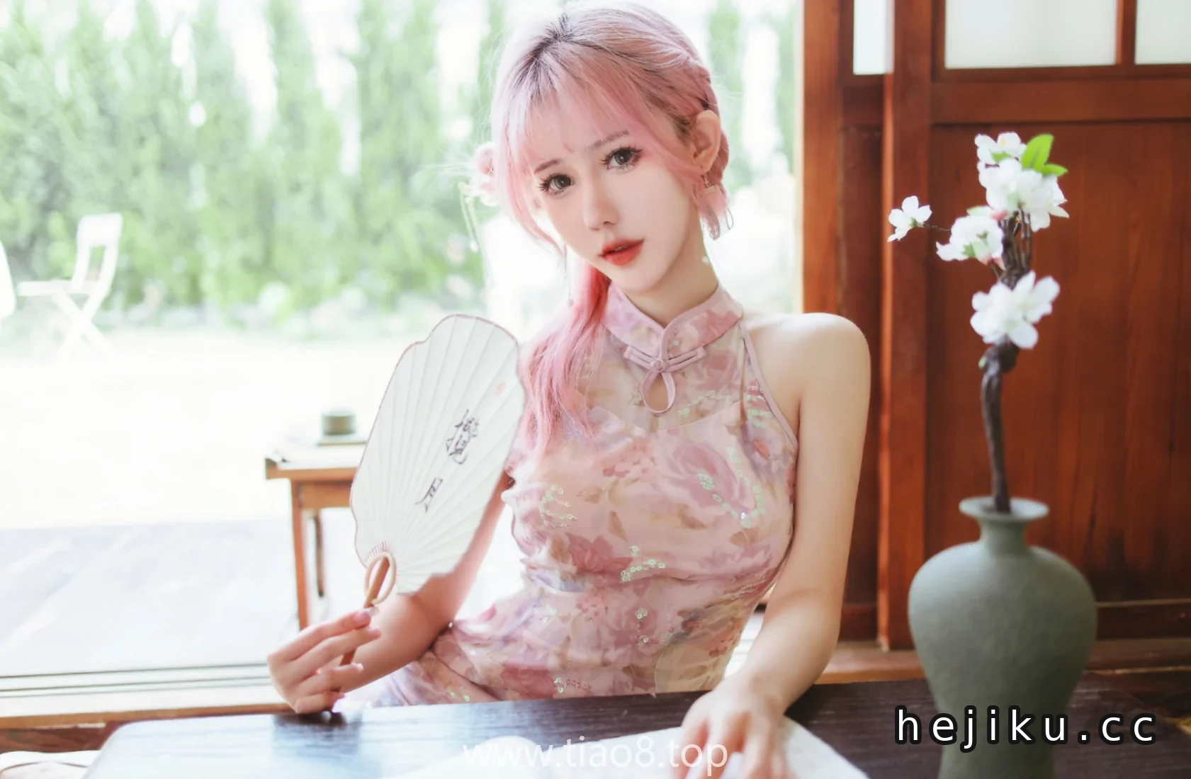 仙女月这套NO.015粉色旗袍看着很粉,勒出来的红印子谁看得见?