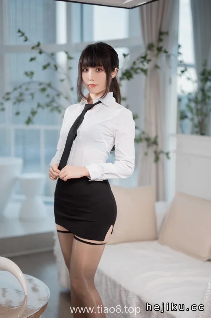 汪知子办公OL,午休时工位上发呆的她真好看~