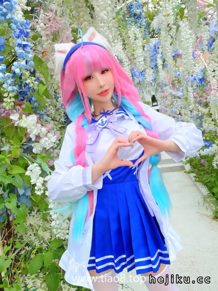 花リリPlant Lily版阿库娅cosplay:把最吵的虚拟主播拍安静了
