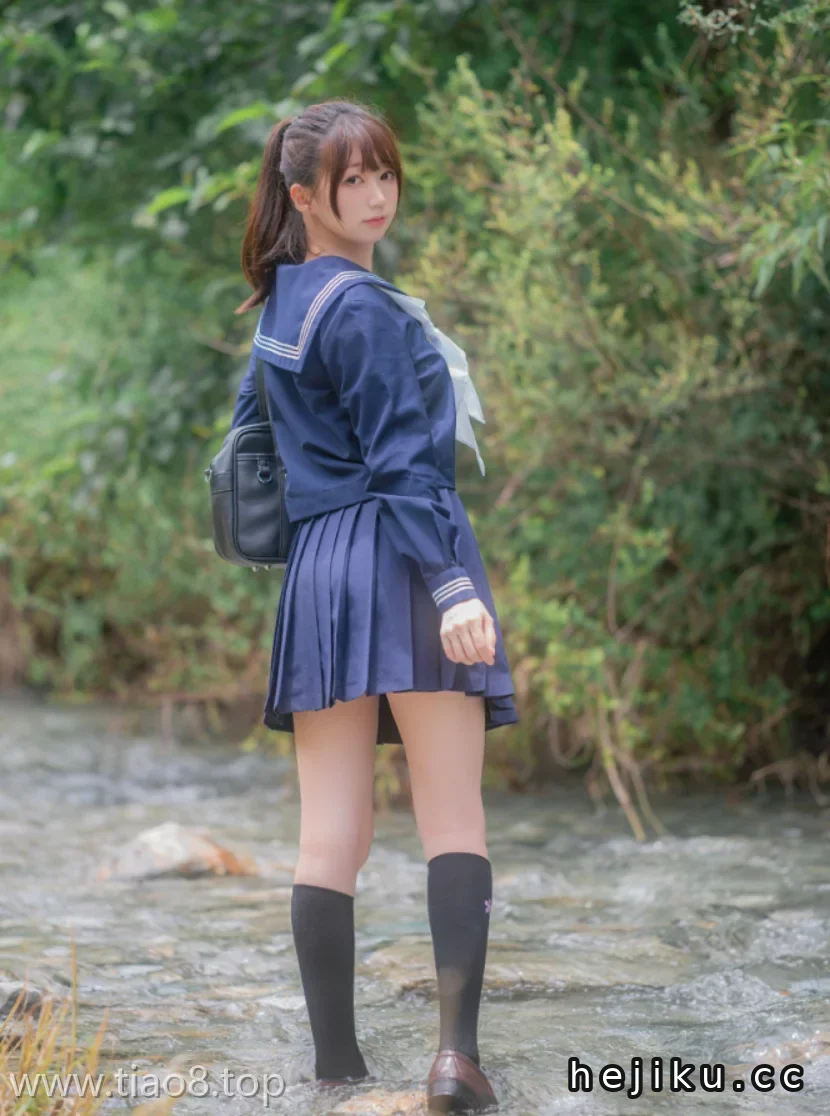 美图欣赏丨Coser_Nagesa魔物喵:NO.066-川で水遊び[110P-312.8M