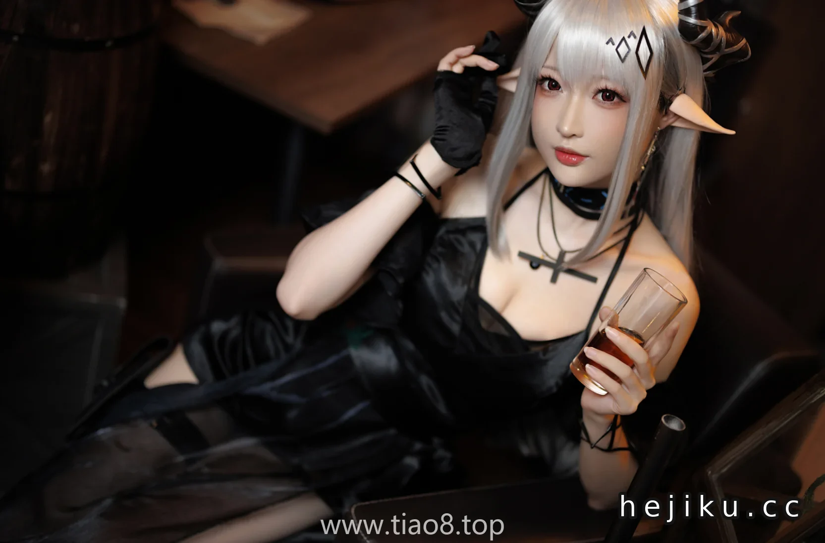 小南宫zzZ094泥岩礼服,第15张图她的眼神变了