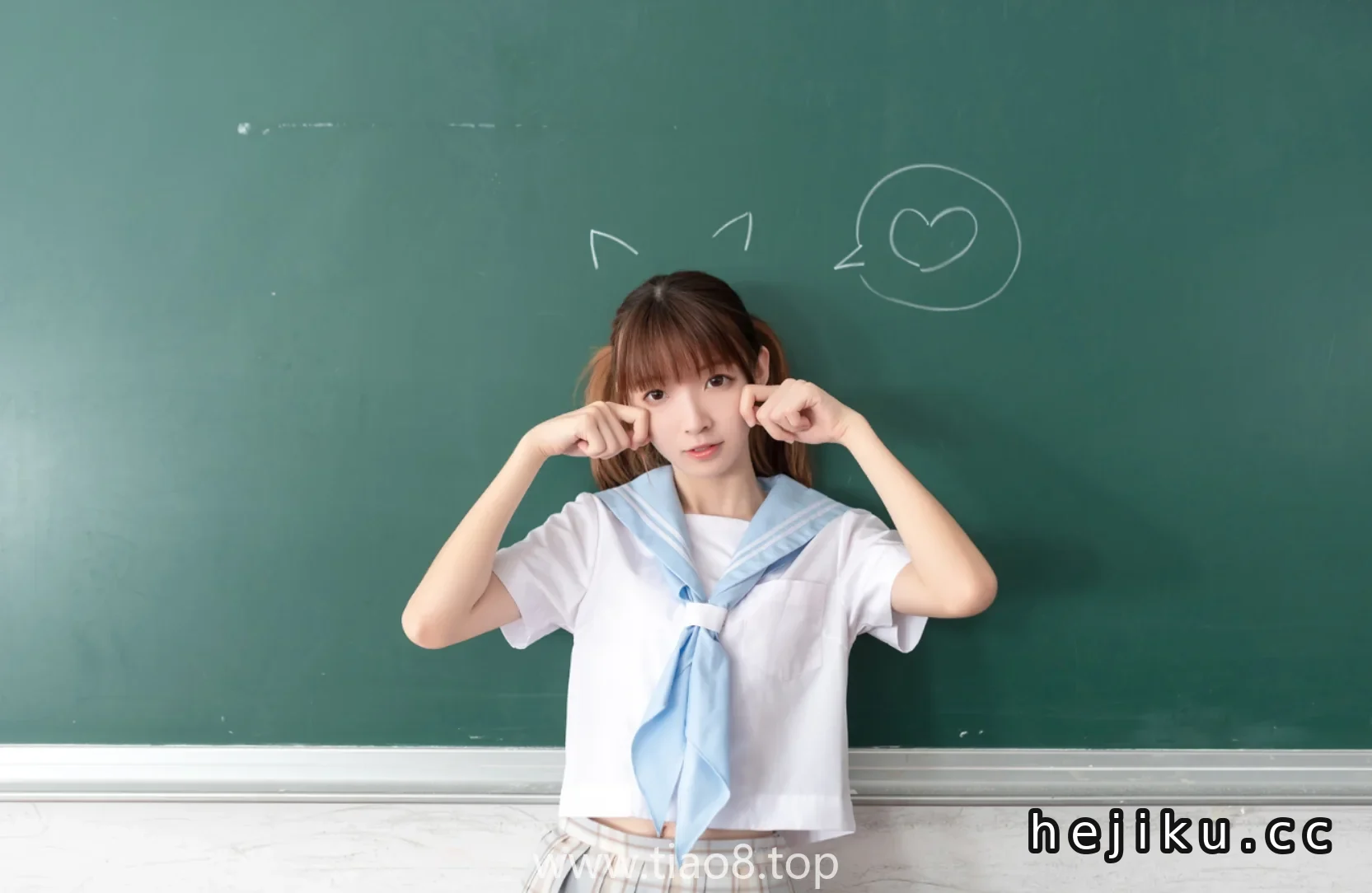 美图欣赏丨Coser祖木子:NO.006-不要躺在课桌上[48P-39MB]