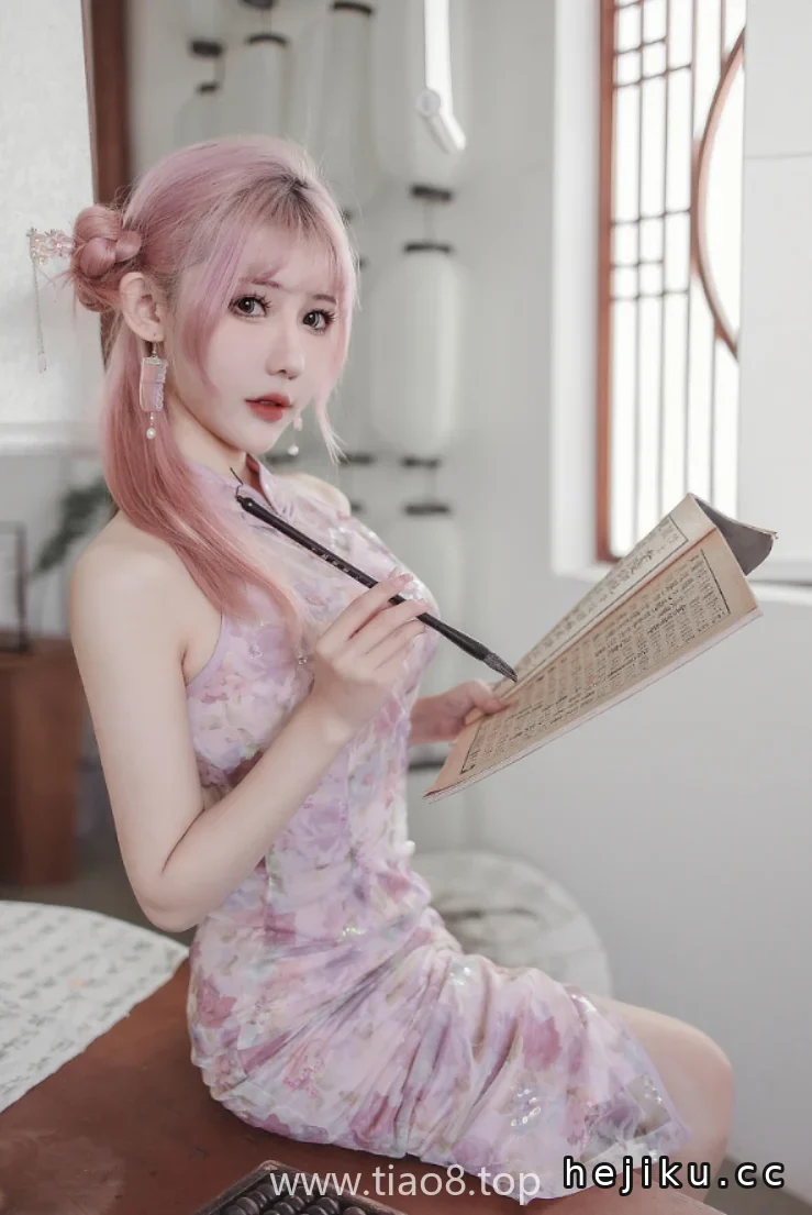 仙女月这套NO.015粉色旗袍看着很粉,勒出来的红印子谁看得见?