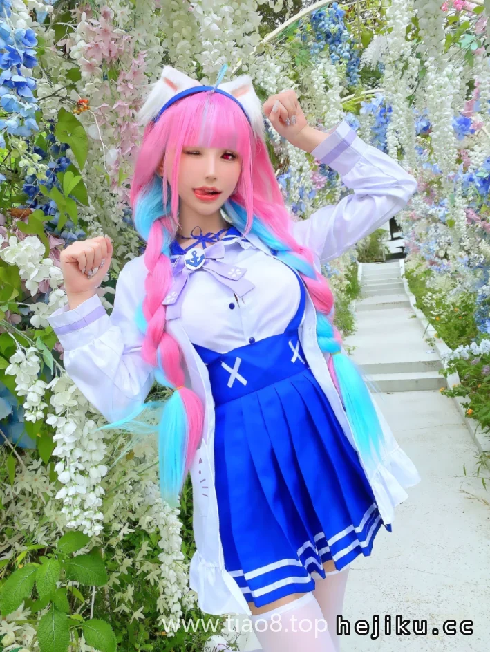 花リリPlant Lily版阿库娅cosplay:把最吵的虚拟主播拍安静了