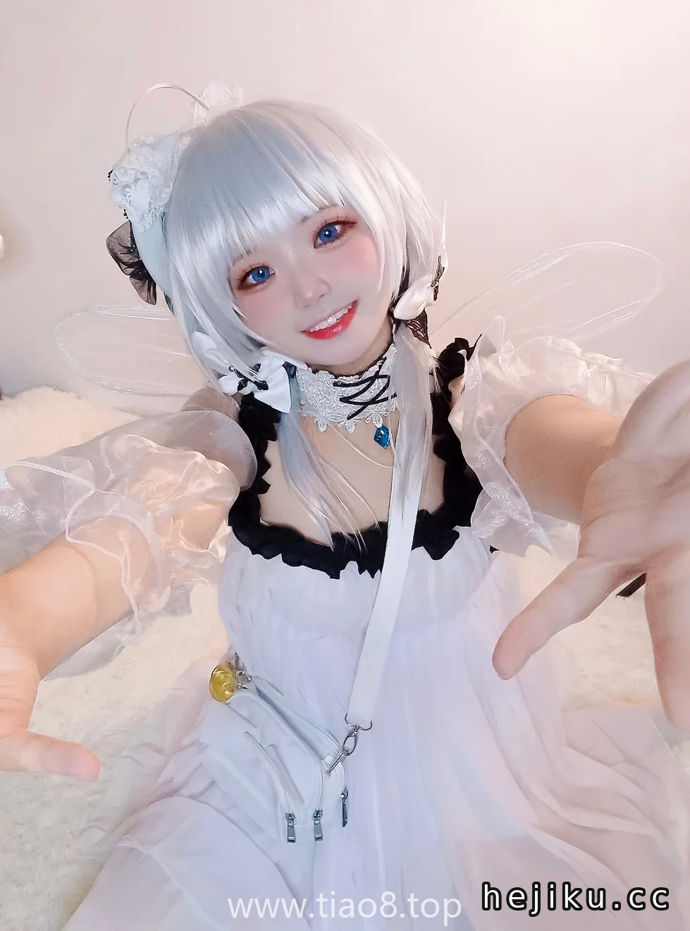 伊喵君_Nya这期小光辉白裙蓝飘带,安安静静拍完19张看着真舒服