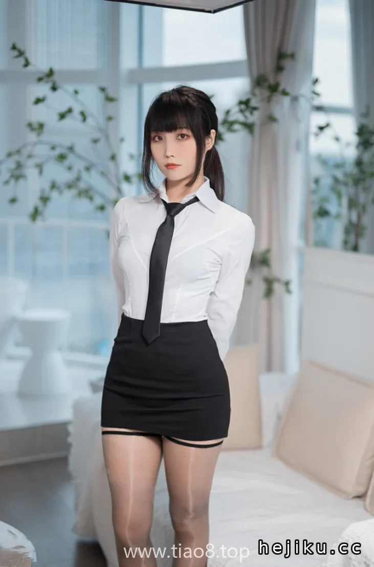 汪知子办公OL,午休时工位上发呆的她真好看~