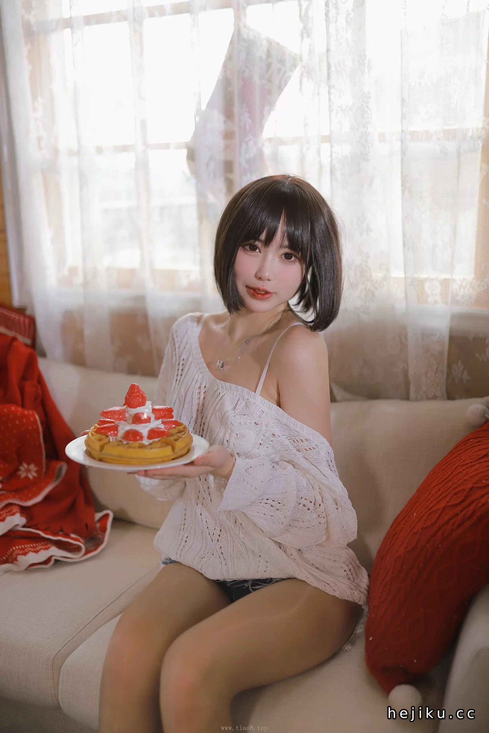 美图欣赏丨Coser_Tina很妖孽呀:NO.012-温柔短发妹妹[52P+1V-1.17