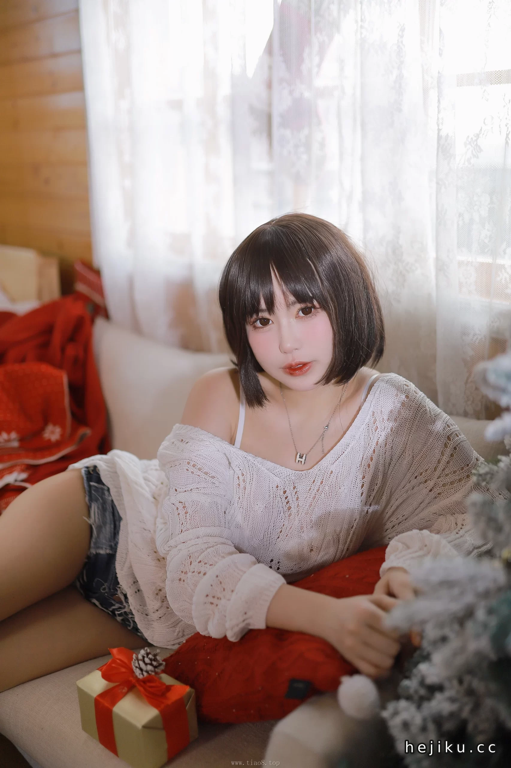 美图欣赏丨Coser_Tina很妖孽呀:NO.012-温柔短发妹妹[52P+1V-1.17