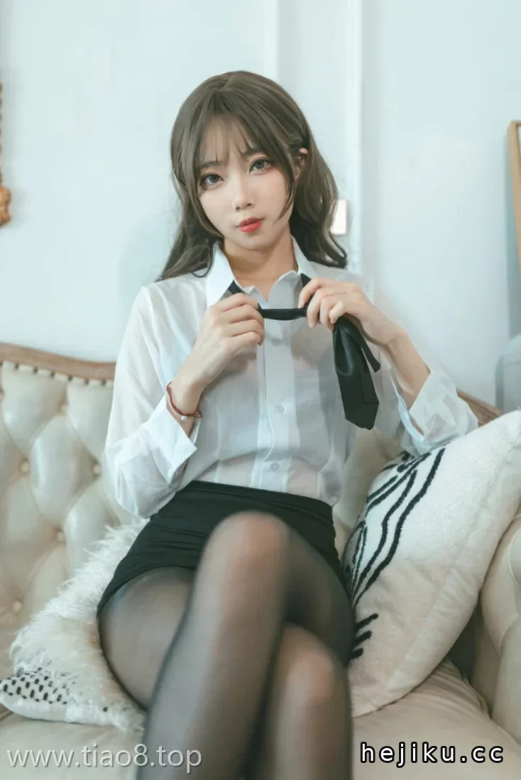 美图欣赏丨Coser杏仁曲奇:NO.011-OL额外时间[61P-315.1M]