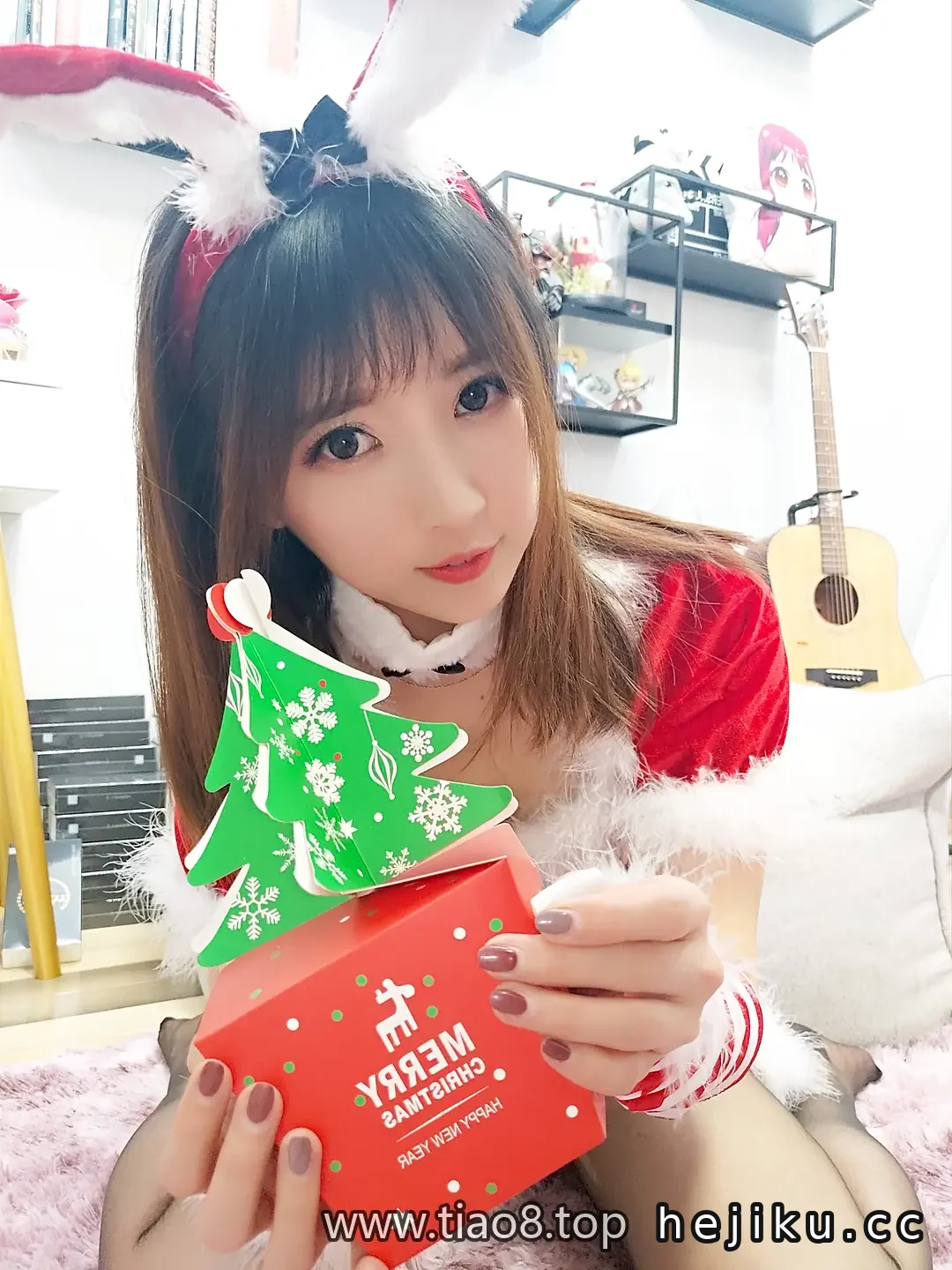 圣诞装穿回自己房间：小巫女露娜这组是在家过的节？