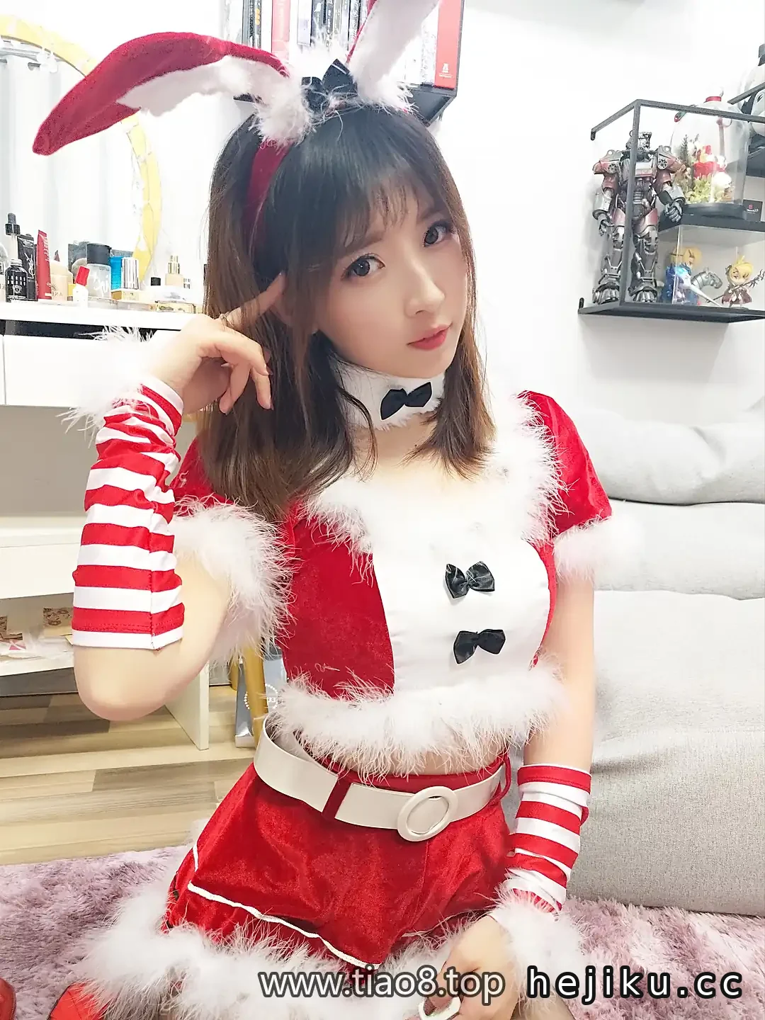 圣诞装穿回自己房间：小巫女露娜这组是在家过的节？