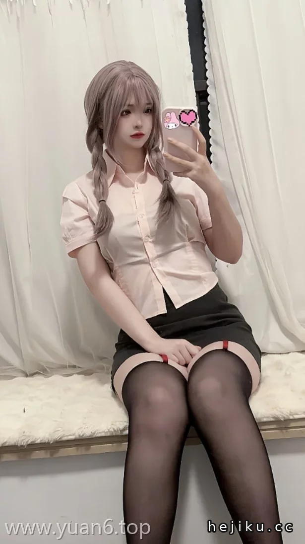 美图欣赏丨Coser疯猫ss:NO.198-紫色麻花辫 [15P-21MB]
